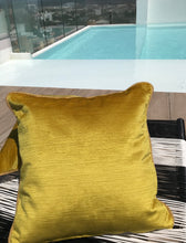 Cargar imagen en el visor de la galería, Cojín Yellow
