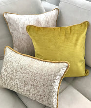 Cargar imagen en el visor de la galería, Cojín Yellow
