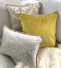 Cargar imagen en el visor de la galería, Cojín Yellow
