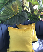Cargar imagen en el visor de la galería, Cojín Yellow
