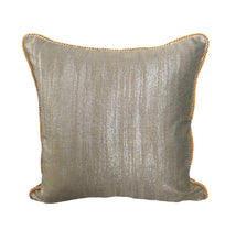 Cargar imagen en el visor de la galería, Cojín Escarcha con Cordón
