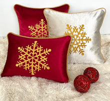Cargar imagen en el visor de la galería, Cojín Navidad Crema Copo Dorado
